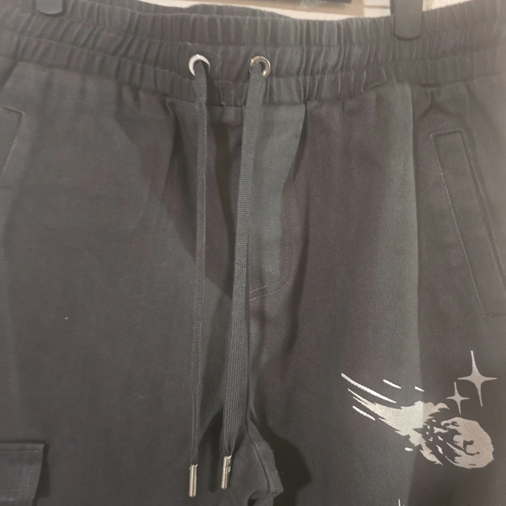 Maniere De Voir Charcoal Graphic Cargo Pants